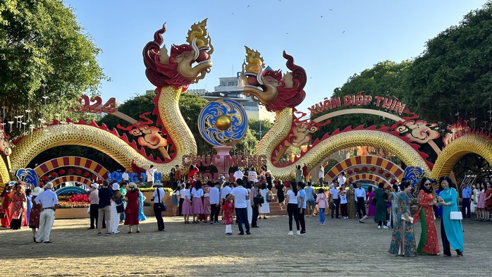 Mùng 4 Tết, Vũng Tàu vẫn tấp nập du khách đổ về- Ảnh 3. Mùng 4 Tết, Vũng Tàu vẫn tấp nập du khách đổ về- Ảnh 3.