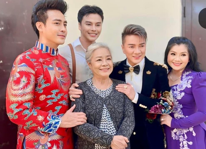 Nghệ sĩ cải lương một năm tất bật đóng phim- Ảnh 4. Nghệ sĩ cải lương một năm tất bật đóng phim- Ảnh 4.