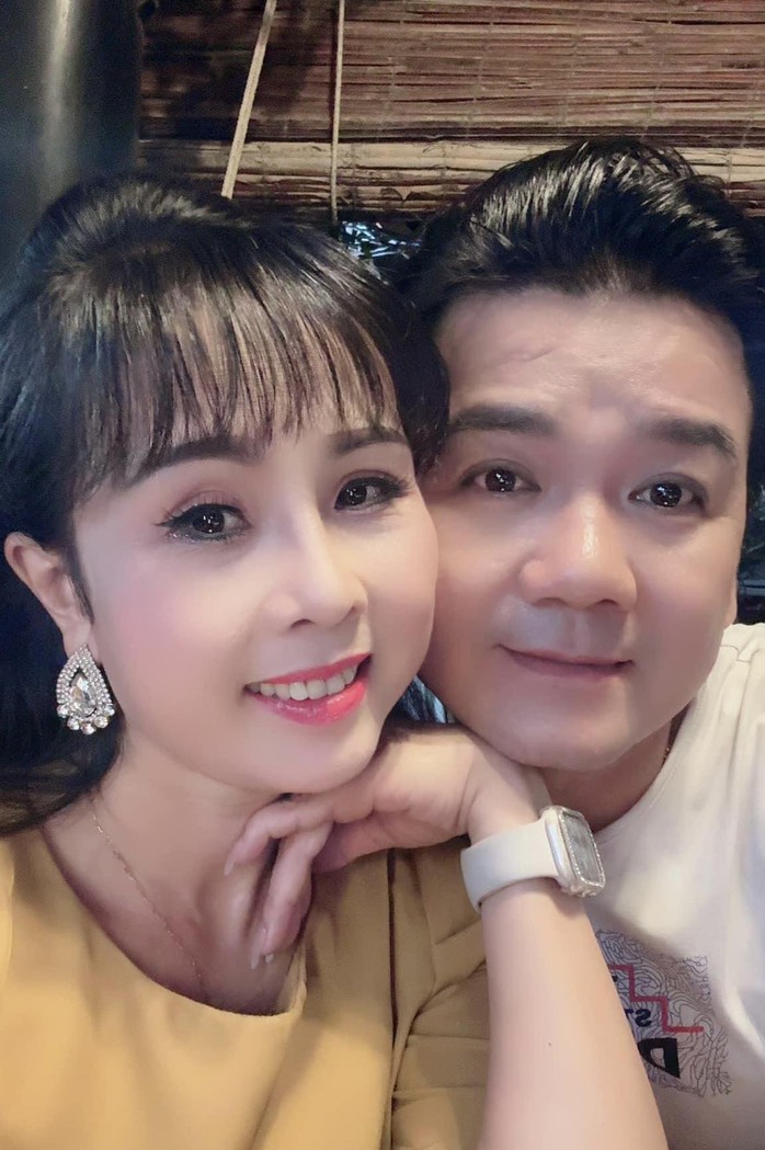 Ngày Valentine trong mắt vợ chồng nghệ sĩ Ngọc Giàu, Cẩm Vân, Lê Tứ- Ảnh 7. Ngày Valentine trong mắt vợ chồng nghệ sĩ Ngọc Giàu, Cẩm Vân, Lê Tứ- Ảnh 7.