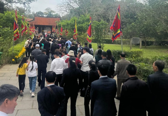 Hơn 1,2 triệu lượt khách du lịch tới Thanh Hóa, Ninh Bình dịp Tết- Ảnh 1. Hơn 1,2 triệu lượt khách du lịch tới Thanh Hóa, Ninh Bình dịp Tết- Ảnh 1.