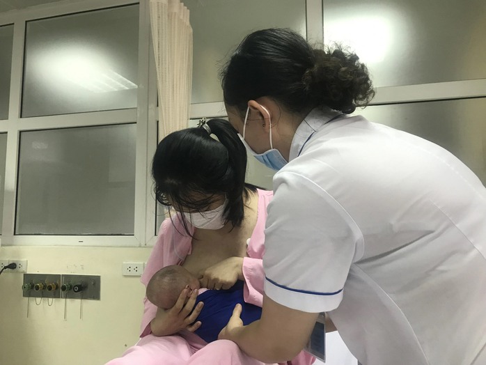 Nữ điều dưỡng 27 năm chăm sóc những em bé tí hon- Ảnh 1.