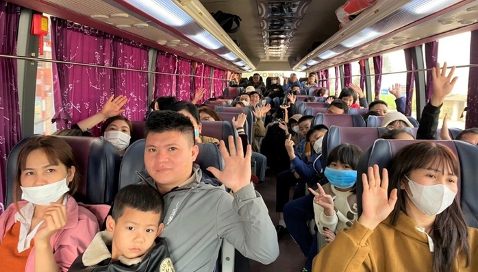 Người lao động trở lại Hà Nội làm việc trên những chuyến xe Công đoàn- Ảnh 3.