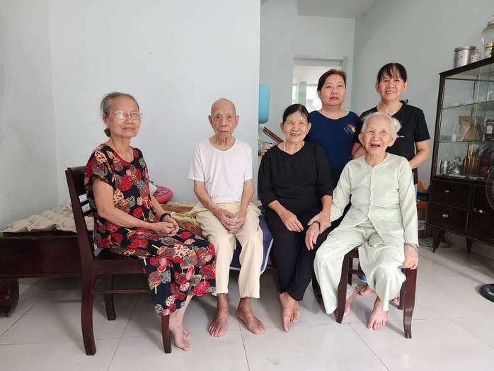 "Xuân sum vầy - Tết sẻ chia": Tết sum vầy- Ảnh 2.