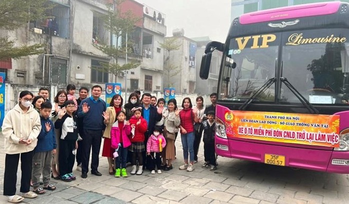 Cán bộ Công đoàn các khu công nghiệp - chế xuất Hà Nội về tận Thanh Hóa để đón công nhân quay trở lại Hà Nội làm việc sau kỳ nghỉ Tết