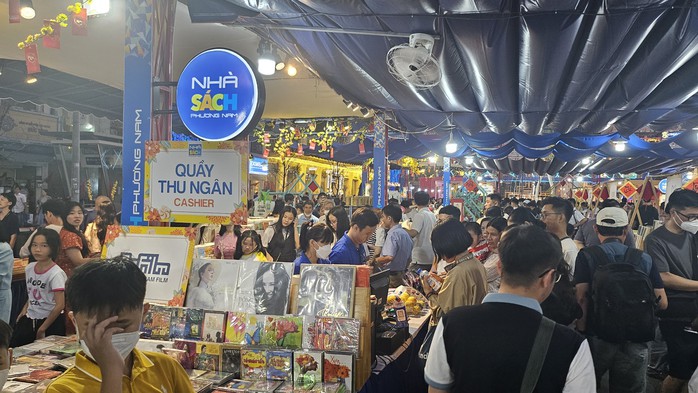 Hấp dẫn Ngày sách và tình yêu- Ảnh 2. Hấp dẫn Ngày sách và tình yêu- Ảnh 2.