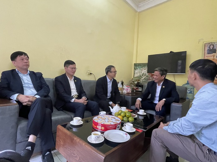 Lãnh đạo Tổng LĐLĐ Việt Nam thăm, chúc Tết Báo Người Lao Động- Ảnh 2. Lãnh đạo Tổng LĐLĐ Việt Nam thăm, chúc Tết Báo Người Lao Động- Ảnh 2.