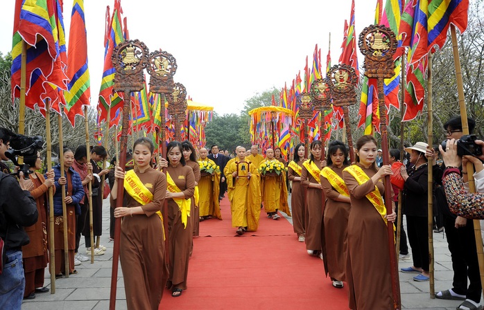 Hàng ngàn người đổ về dự khai hội chùa Bái Đính- Ảnh 4. Hàng ngàn người đổ về dự khai hội chùa Bái Đính- Ảnh 4.
