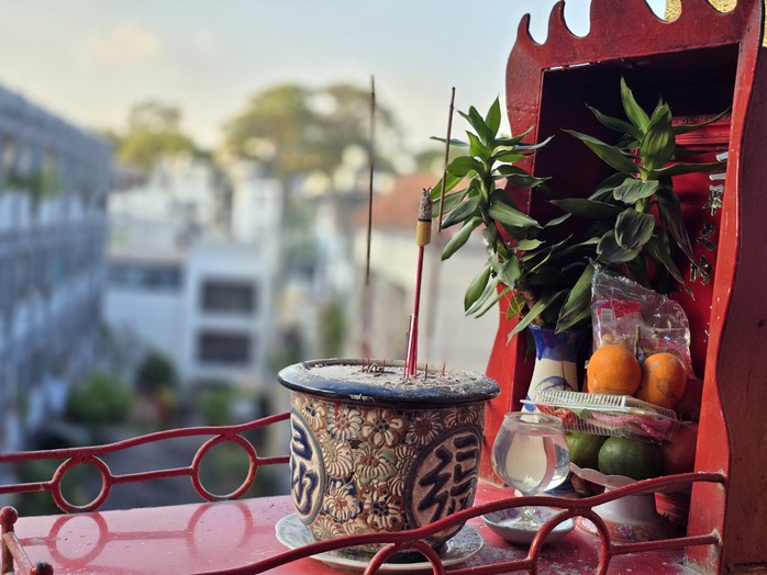 Ngôi chùa 50 năm tọa lạc trên tầng 4 chung cư ở TP HCM- Ảnh 1. Ngôi chùa 50 năm tọa lạc trên tầng 4 chung cư ở TP HCM- Ảnh 1.