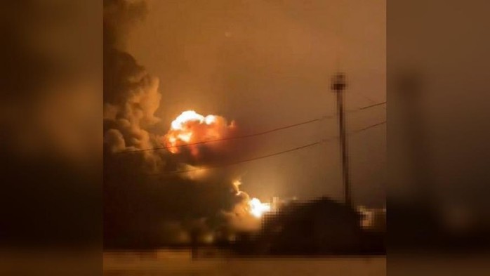 Máy bay không người lái Ukraine tấn công kho dầu Nga- Ảnh 1. Máy bay không người lái Ukraine tấn công kho dầu Nga- Ảnh 1.