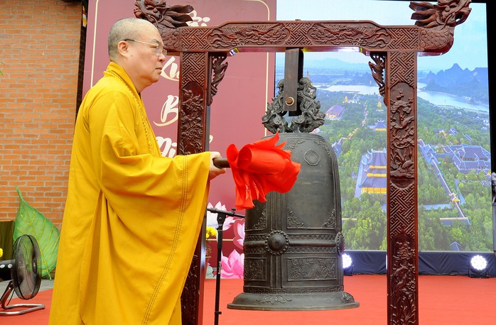 Hàng ngàn người đổ về dự khai hội chùa Bái Đính- Ảnh 7. Hàng ngàn người đổ về dự khai hội chùa Bái Đính- Ảnh 7.