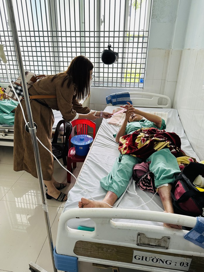 “Xuân sum vầy - Tết sẻ chia”: Mùng 2 Tết gieo duyên, sẻ chia yêu thương- Ảnh 2. “Xuân sum vầy - Tết sẻ chia”: Mùng 2 Tết gieo duyên, sẻ chia yêu thương- Ảnh 2.