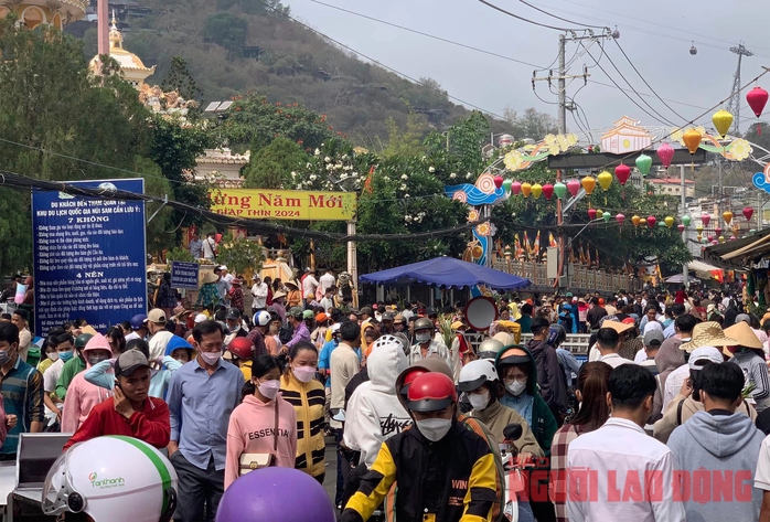 Bất ngờ với lượng khách đến An Giang du xuân- Ảnh 1. Bất ngờ với lượng khách đến An Giang du xuân- Ảnh 1.