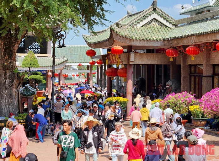 Bất ngờ với lượng khách đến An Giang du xuân- Ảnh 5. Bất ngờ với lượng khách đến An Giang du xuân- Ảnh 5.