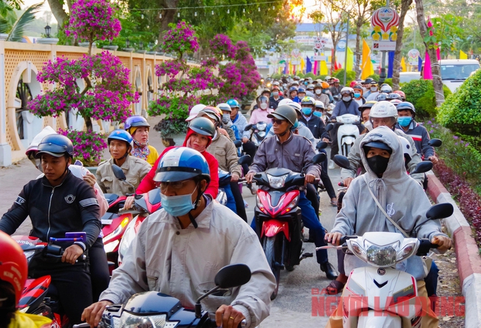 Bất ngờ với lượng khách đến An Giang du xuân- Ảnh 7. Bất ngờ với lượng khách đến An Giang du xuân- Ảnh 7.