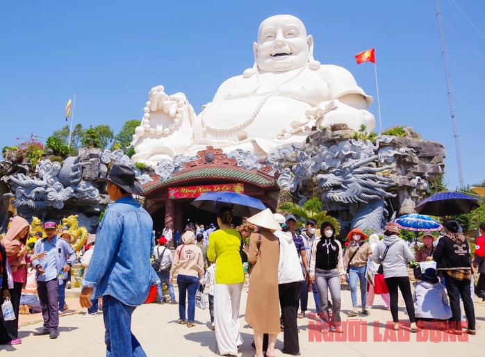 Bất ngờ với lượng khách đến An Giang du xuân- Ảnh 8. Bất ngờ với lượng khách đến An Giang du xuân- Ảnh 8.