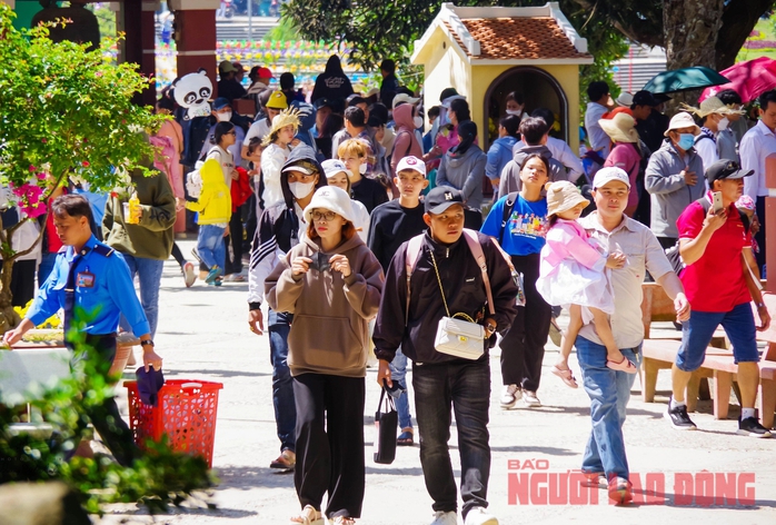 Bất ngờ với lượng khách đến An Giang du xuân- Ảnh 9. Bất ngờ với lượng khách đến An Giang du xuân- Ảnh 9.