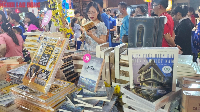 Lễ hội Đường Sách Tết Giáp Thìn thu hút trên 1 triệu lượt khách- Ảnh 3.