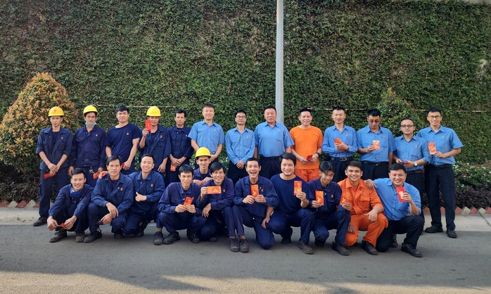 Công nhân được lì xì ngày đầu đi làm, doanh nghiệp thông báo tuyển dụng số lượng lớn- Ảnh 3. Công nhân được lì xì ngày đầu đi làm, doanh nghiệp thông báo tuyển dụng số lượng lớn- Ảnh 3.