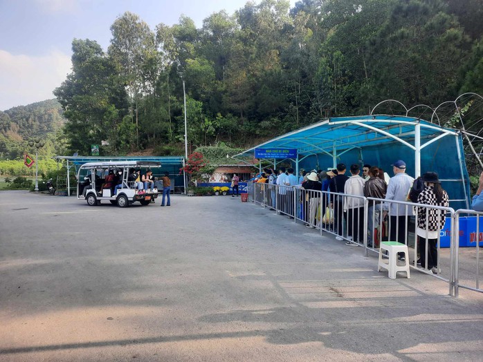 Hàng ngàn người trẩy hội chùa Hương - Hoan Châu đệ nhất danh lam- Ảnh 7. Hàng ngàn người trẩy hội chùa Hương - Hoan Châu đệ nhất danh lam- Ảnh 7.