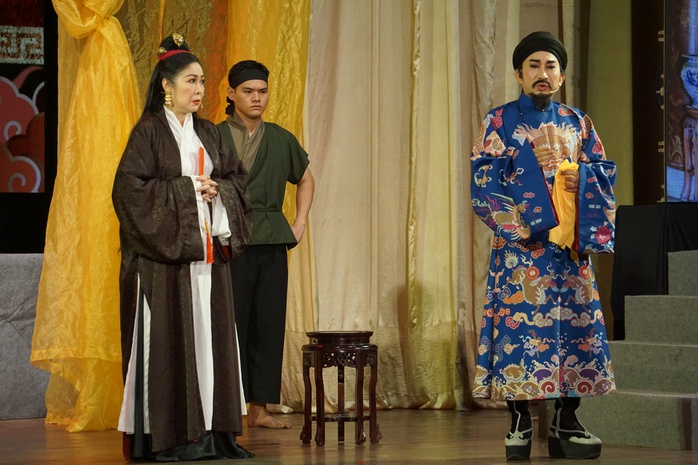 Hồng Vân, Kim Tử Long, Hoàng Sơn hội ngộ trong vở kịch "Tình sử Thăng Long"- Ảnh 5. Hồng Vân, Kim Tử Long, Hoàng Sơn hội ngộ trong vở kịch "Tình sử Thăng Long"- Ảnh 5.
