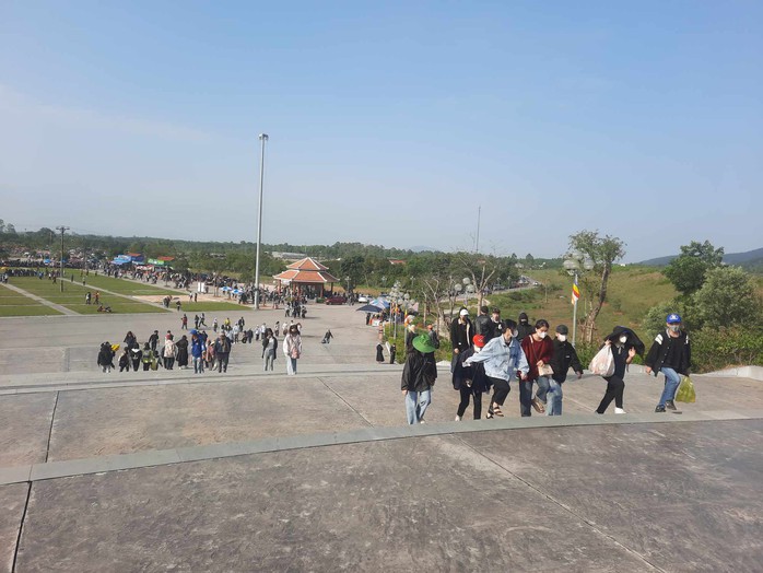 Hàng ngàn người trẩy hội chùa Hương - Hoan Châu đệ nhất danh lam- Ảnh 8. Hàng ngàn người trẩy hội chùa Hương - Hoan Châu đệ nhất danh lam- Ảnh 8.