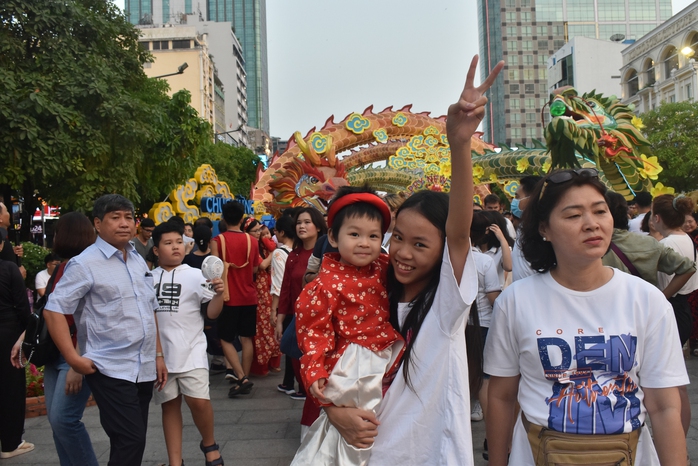 “Xuân sum vầy – Tết sẻ chia”: Thèm hương vị Tết quê và không khí Tết của TP HCM- Ảnh 1. “Xuân sum vầy – Tết sẻ chia”: Thèm hương vị Tết quê và không khí Tết của TP HCM- Ảnh 1.