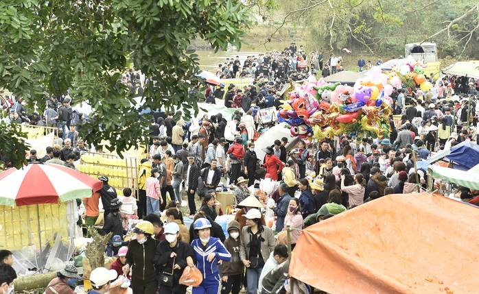 Cận cảnh phiên chợ "choảng nhau" để cầu may ở Thanh Hóa- Ảnh 3. Cận cảnh phiên chợ "choảng nhau" để cầu may ở Thanh Hóa- Ảnh 3.