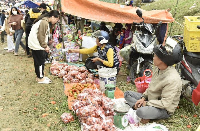 Cận cảnh phiên chợ "choảng nhau" để cầu may ở Thanh Hóa- Ảnh 6. Cận cảnh phiên chợ "choảng nhau" để cầu may ở Thanh Hóa- Ảnh 6.
