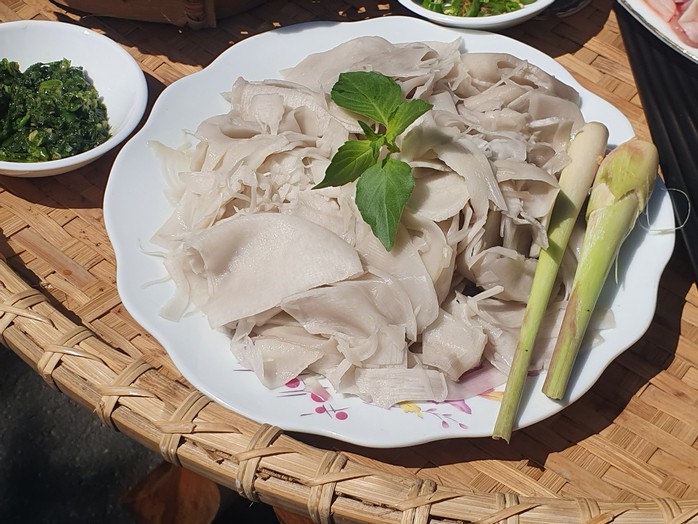 Thưởng thức lẩu gà lá é chính gốc Phú Yên- Ảnh 5. Thưởng thức lẩu gà lá é chính gốc Phú Yên- Ảnh 5.