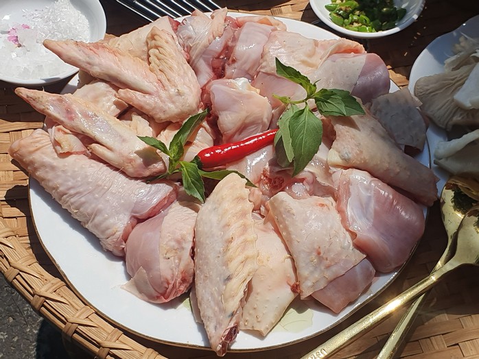 Thưởng thức lẩu gà lá é chính gốc Phú Yên- Ảnh 3. Thưởng thức lẩu gà lá é chính gốc Phú Yên- Ảnh 3.
