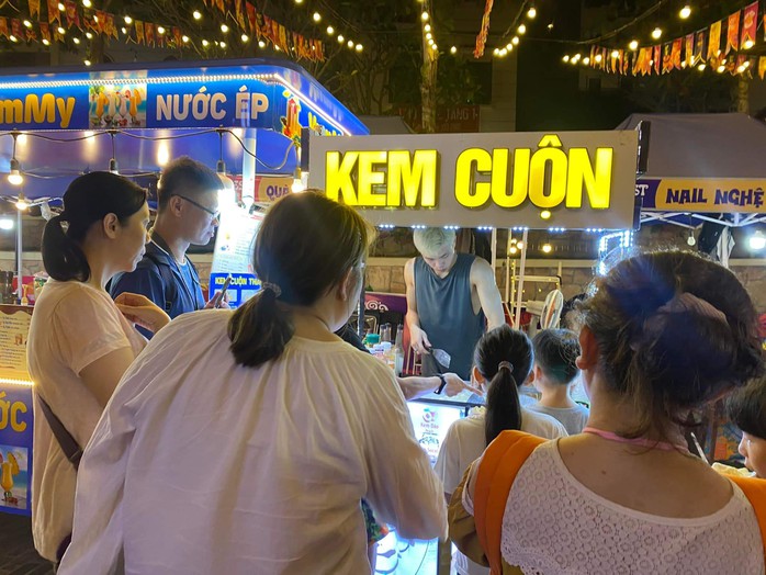 Vui xuân bất tận với khu chợ đêm độc đáo ở Phú Quốc- Ảnh 9. Vui xuân bất tận với khu chợ đêm độc đáo ở Phú Quốc- Ảnh 9.