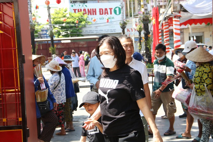Đầu năm, về Bình Dương đi viếng Chùa Bà Thiên Hậu- Ảnh 3. Đầu năm, về Bình Dương đi viếng Chùa Bà Thiên Hậu- Ảnh 3.