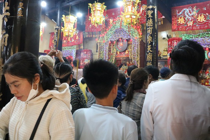 Đầu năm, về Bình Dương đi viếng Chùa Bà Thiên Hậu- Ảnh 6. Đầu năm, về Bình Dương đi viếng Chùa Bà Thiên Hậu- Ảnh 6.