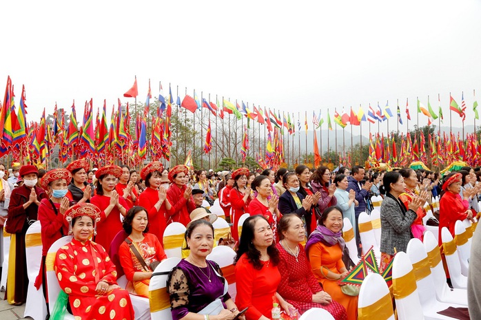 Hàng ngàn người đổ về dự khai hội chùa Bái Đính- Ảnh 10. Hàng ngàn người đổ về dự khai hội chùa Bái Đính- Ảnh 10.