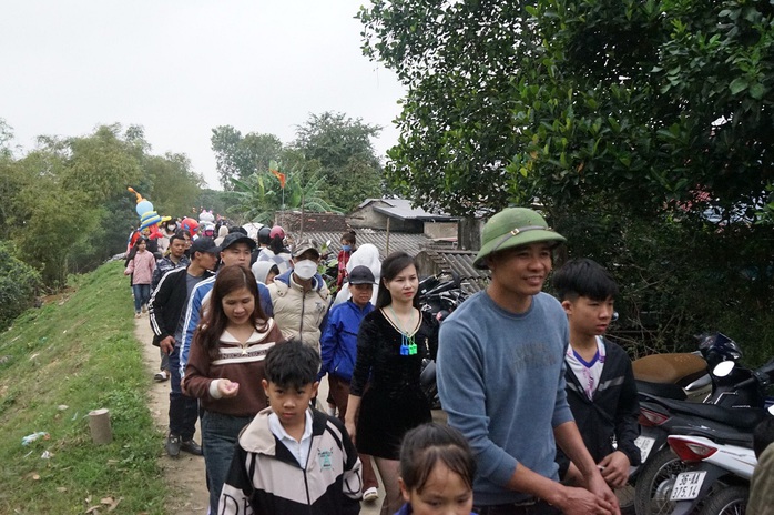 Cận cảnh phiên chợ "choảng nhau" để cầu may ở Thanh Hóa- Ảnh 4. Cận cảnh phiên chợ "choảng nhau" để cầu may ở Thanh Hóa- Ảnh 4.