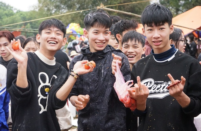 Cận cảnh phiên chợ "choảng nhau" để cầu may ở Thanh Hóa- Ảnh 13. Cận cảnh phiên chợ "choảng nhau" để cầu may ở Thanh Hóa- Ảnh 13.