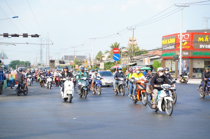 TP HCM: Cửa ngõ miền Tây thông thoáng, hướng về phà Cát Lái đông đúc- Ảnh 14. TP HCM: Cửa ngõ miền Tây thông thoáng, hướng về phà Cát Lái đông đúc- Ảnh 14.