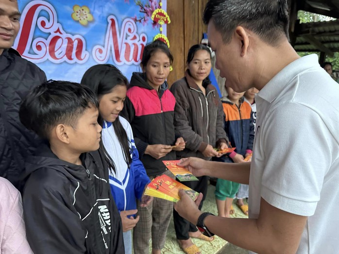 Nguyễn Bình Nam – người đem nụ cười lên núi!- Ảnh 22. Nguyễn Bình Nam – người đem nụ cười lên núi!- Ảnh 22.