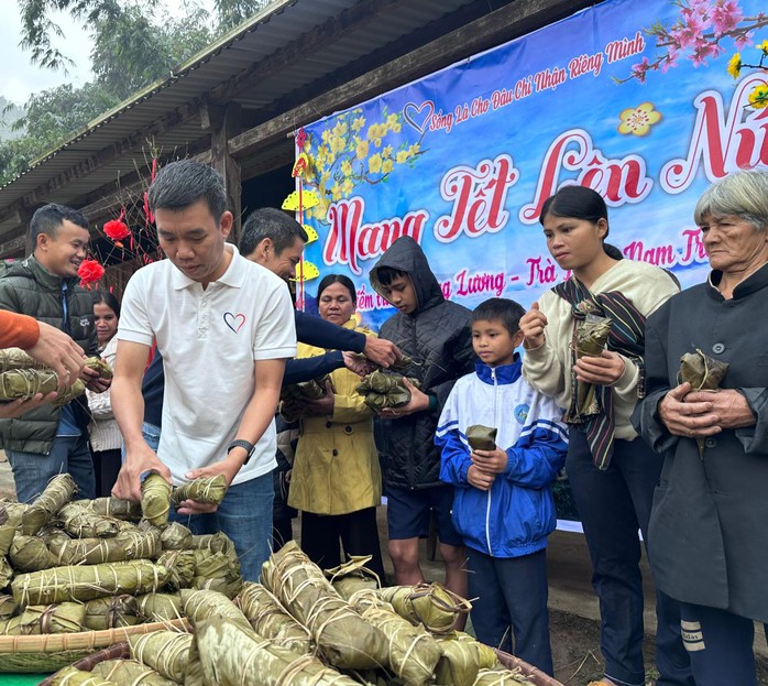 Nguyễn Bình Nam – người đem nụ cười lên núi!- Ảnh 25. Nguyễn Bình Nam – người đem nụ cười lên núi!- Ảnh 25.