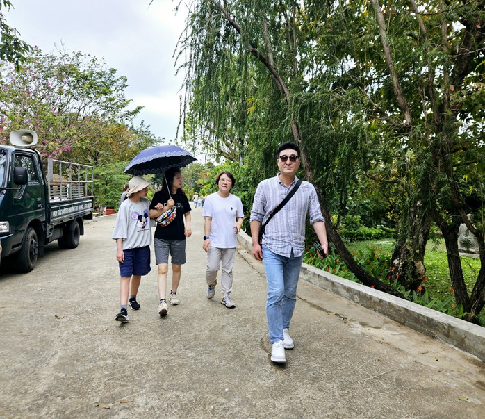 DIỄN ĐÀN "ĐỂ THU HÚT KHÁCH QUỐC TẾ TRỞ LẠI":
Kiến tạo để Việt Nam trở thành điểm "phải đến"- Ảnh 3. DIỄN ĐÀN "ĐỂ THU HÚT KHÁCH QUỐC TẾ TRỞ LẠI":
Kiến tạo để Việt Nam trở thành điểm "phải đến"- Ảnh 3.