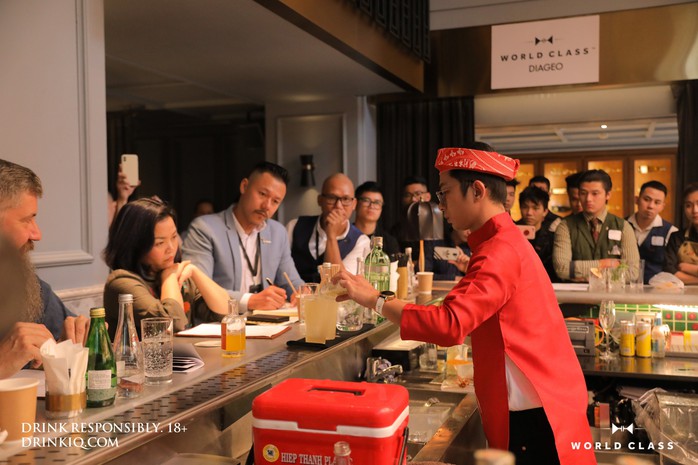 Bartender nghề thu hút giới trẻ- Ảnh 1. Bartender nghề thu hút giới trẻ- Ảnh 1.