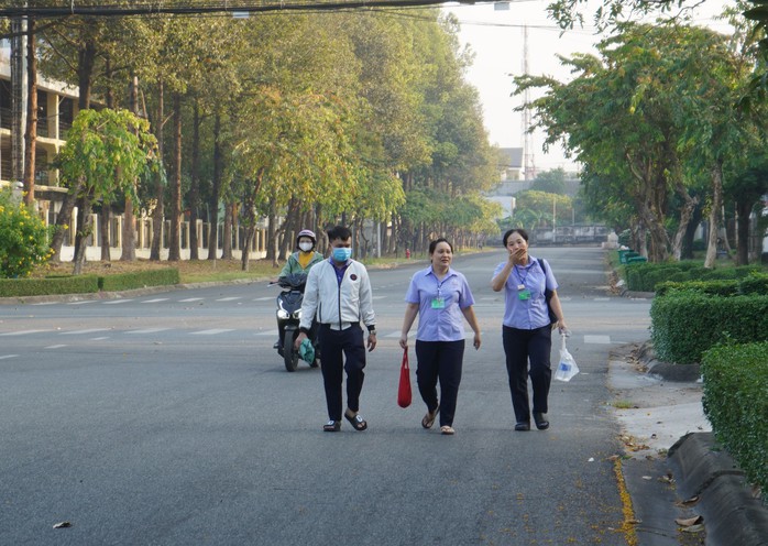 Khoảng 70% doanh nghiệp làm việc trở lại trong mùng 7 Tết- Ảnh 2. Khoảng 70% doanh nghiệp làm việc trở lại trong mùng 7 Tết- Ảnh 2.