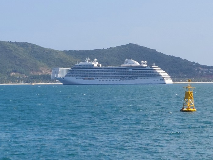 Nha Trang liên tục đón 3 du thuyền quốc tế "xông đất" đầu năm Giáp Thìn- Ảnh 1. Nha Trang liên tục đón 3 du thuyền quốc tế "xông đất" đầu năm Giáp Thìn- Ảnh 1.