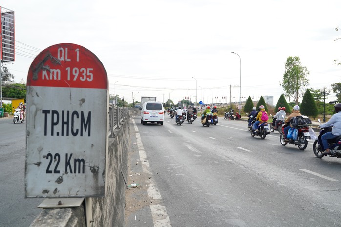 TP HCM: Cửa ngõ miền Tây thông thoáng, hướng về phà Cát Lái đông đúc- Ảnh 5. TP HCM: Cửa ngõ miền Tây thông thoáng, hướng về phà Cát Lái đông đúc- Ảnh 5.