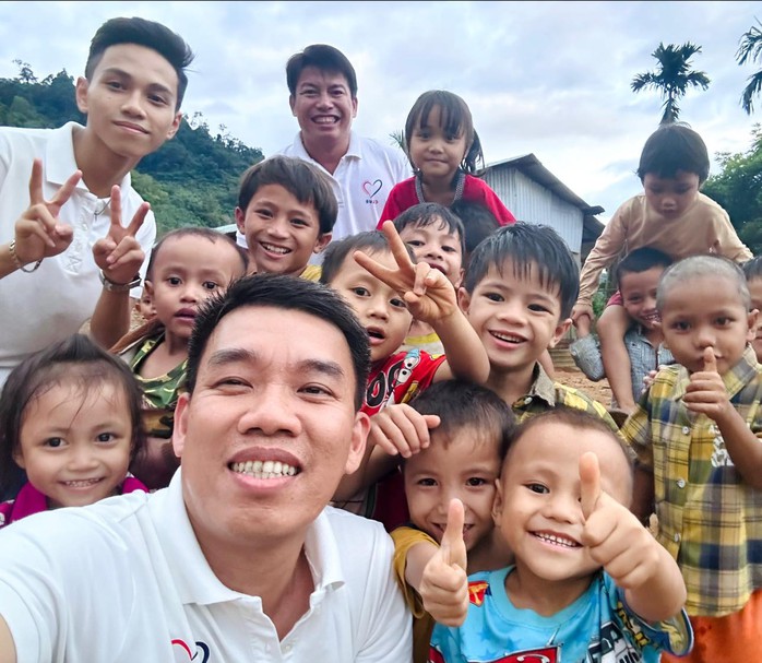 Nguyễn Bình Nam – người đem nụ cười lên núi!- Ảnh 21. Nguyễn Bình Nam – người đem nụ cười lên núi!- Ảnh 21.