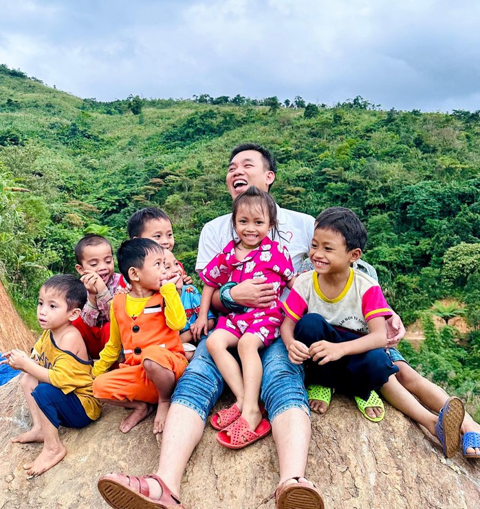 Nguyễn Bình Nam – người đem nụ cười lên núi!- Ảnh 44. Nguyễn Bình Nam – người đem nụ cười lên núi!- Ảnh 44.