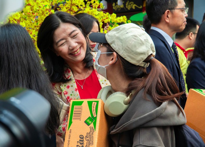"Xuân sum vầy - Tết sẻ chia": Chuyến xe mùa xuân- Ảnh 4. "Xuân sum vầy - Tết sẻ chia": Chuyến xe mùa xuân- Ảnh 4.