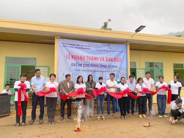 Nguyễn Bình Nam – người đem nụ cười lên núi!- Ảnh 1. Nguyễn Bình Nam – người đem nụ cười lên núi!- Ảnh 1.