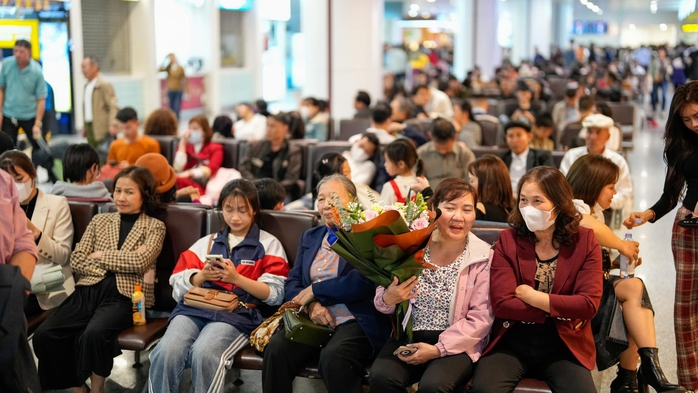 Bất ngờ lượng khách bay Tết Giáp Thìn- Ảnh 1. Bất ngờ lượng khách bay Tết Giáp Thìn- Ảnh 1.