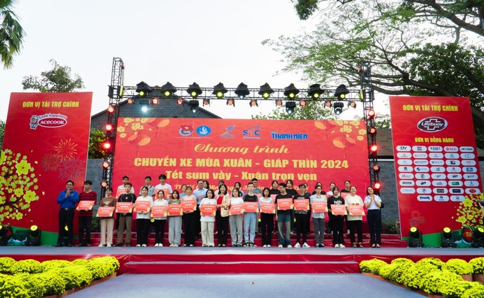 "Xuân sum vầy - Tết sẻ chia": Chuyến xe mùa xuân- Ảnh 5. "Xuân sum vầy - Tết sẻ chia": Chuyến xe mùa xuân- Ảnh 5.